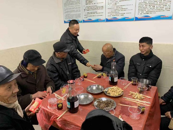 2019讓愛依舊，湖北昌利領(lǐng)導(dǎo)前往福利院慰問