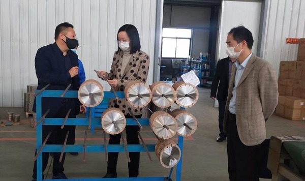 鄂州市市委常委、統(tǒng)戰(zhàn)部部長(zhǎng)鄒霞 蒞臨湖北昌利公司調(diào)研